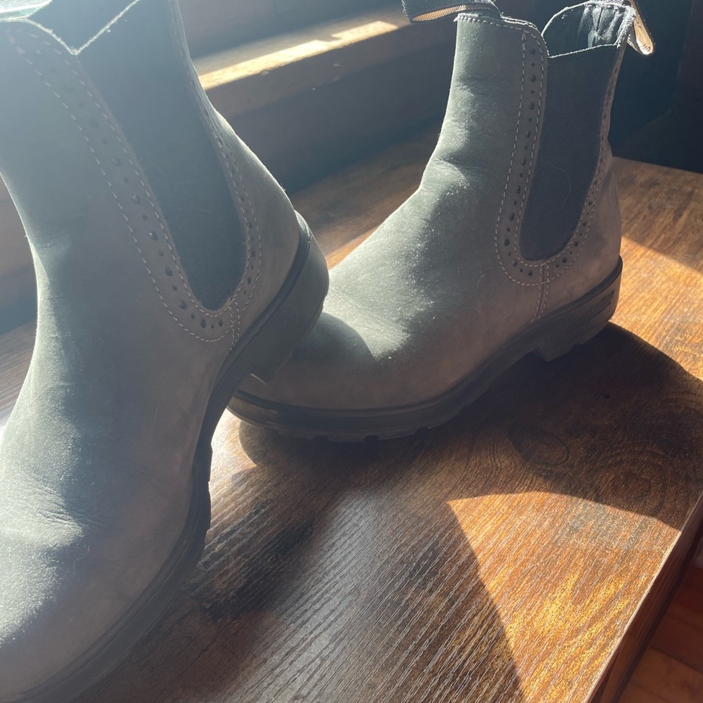 Blundstone high tops—slender ankle